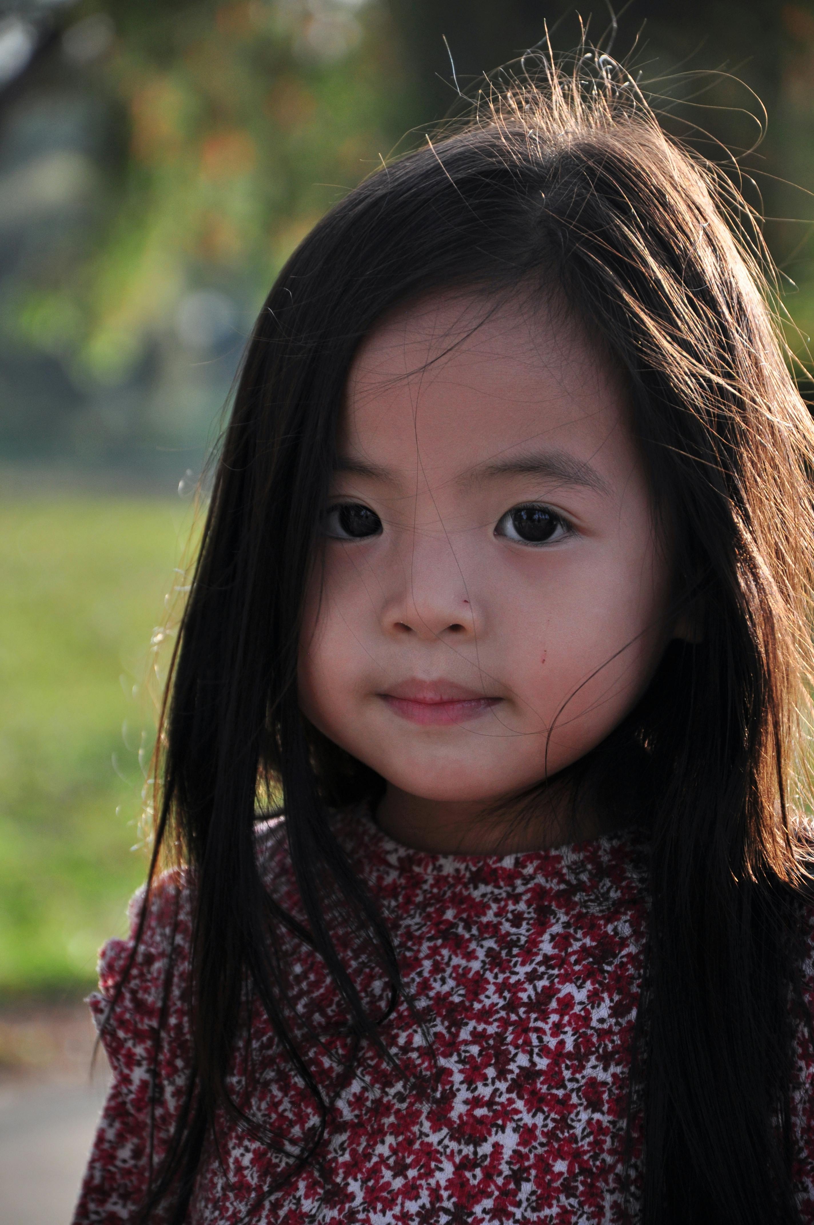 《边界之光》封面图：动作氛围人物