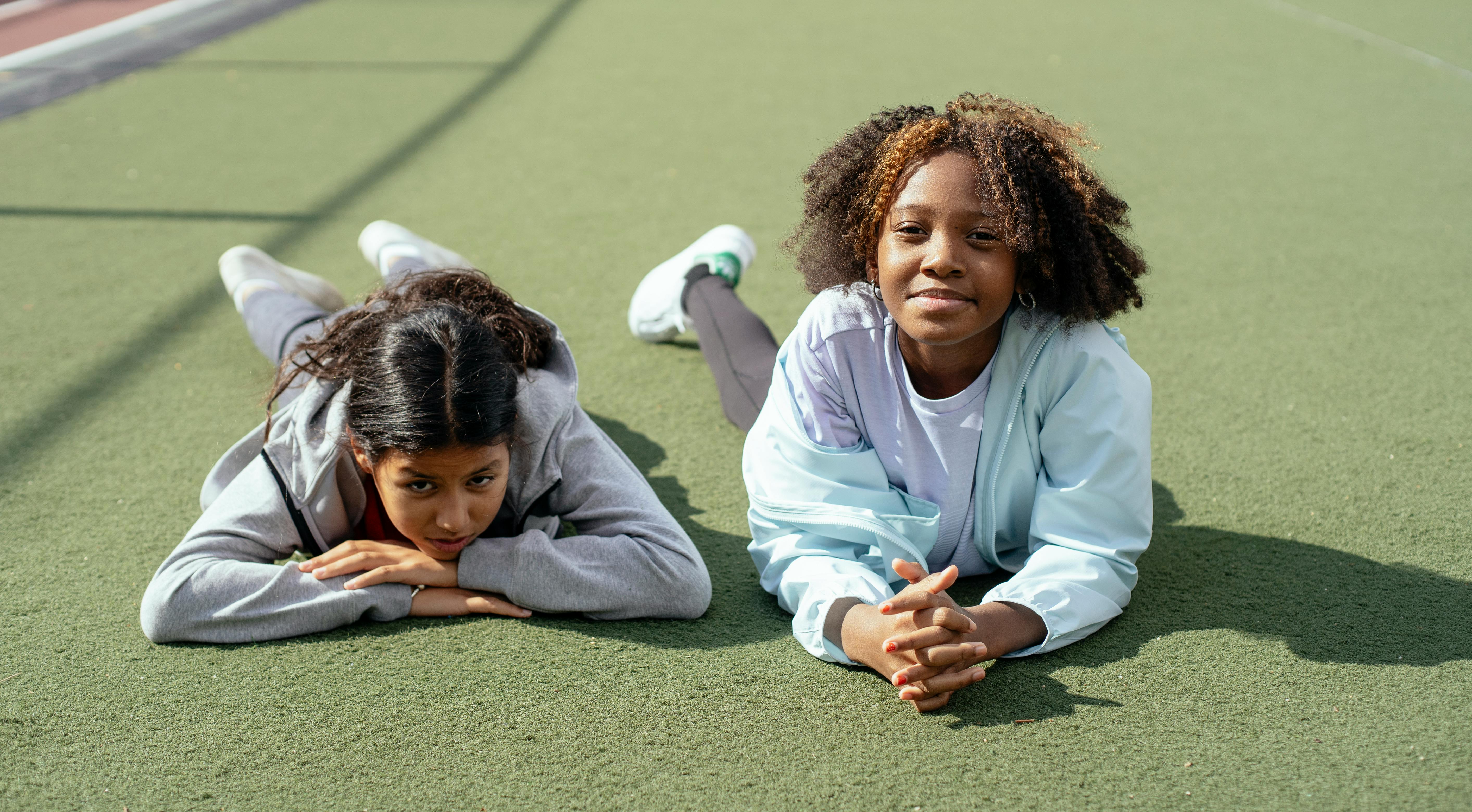 评分榜第三名缩略图:人物与背景舞台光