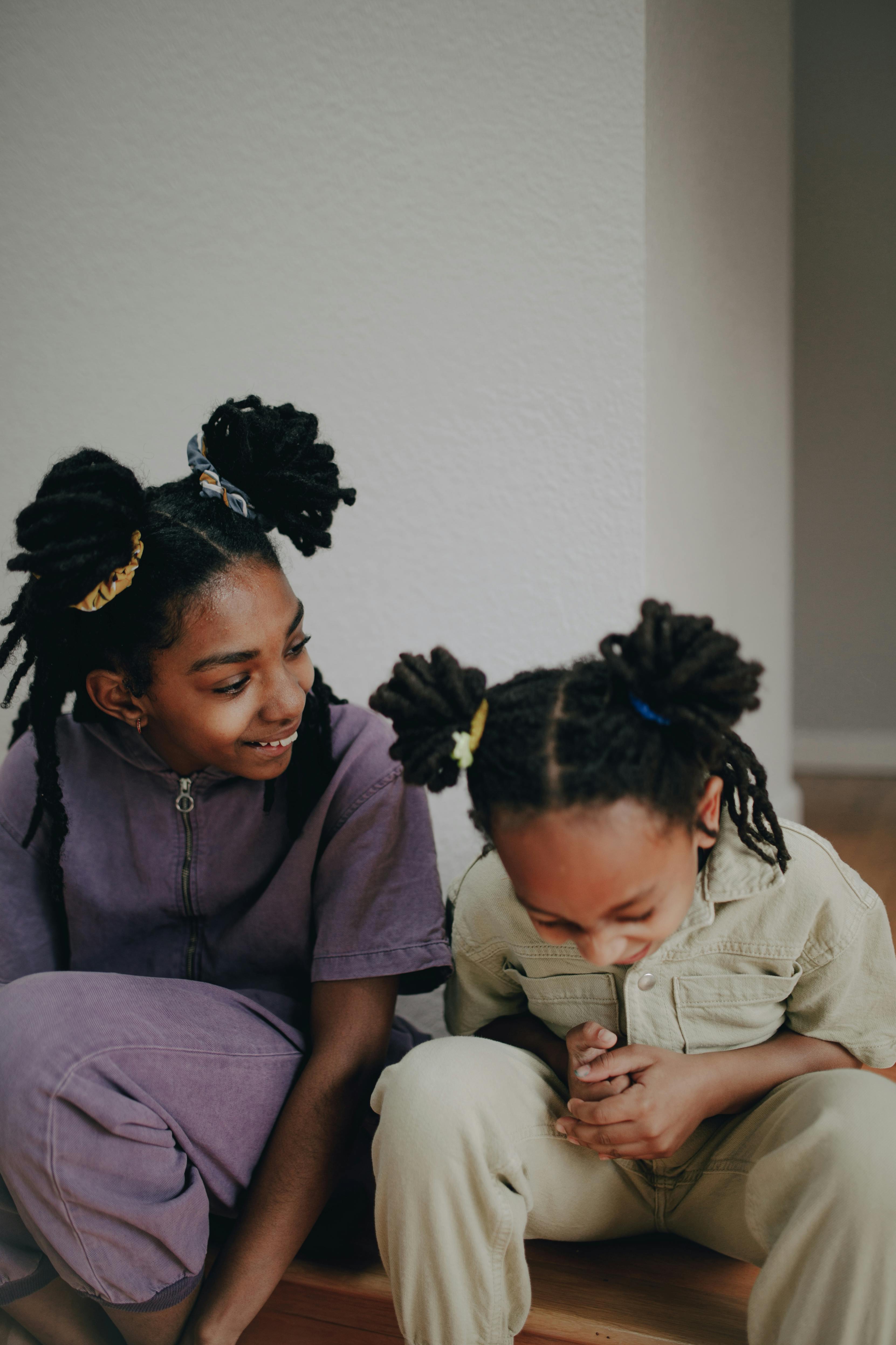 电影分类：角色在户外的质感海报图